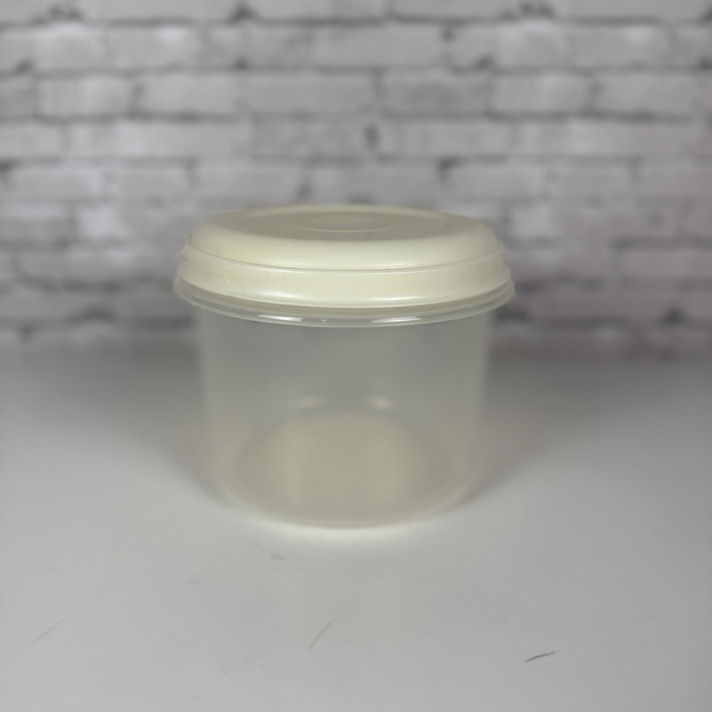 Vintage Rubbermaid Servin Saver 6 Cup #8  Round Food Storage Container